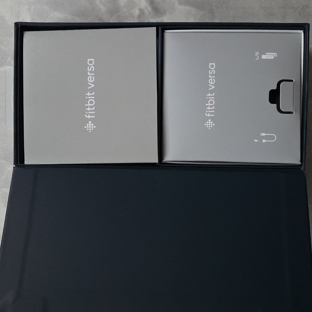 Fitbit Versa Smart Watch - Picture 3 of 7